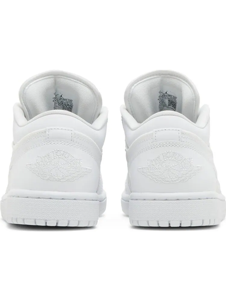 Кроссовки Wmns Air Jordan 1 Low 'Triple White Quilted' — изображение 3 из 8, белый