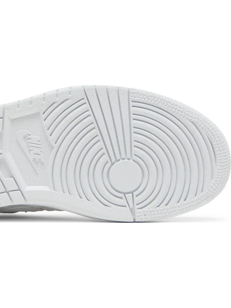 Кроссовки Wmns Air Jordan 1 Low 'Triple White Quilted' — изображение 5 из 8, белый