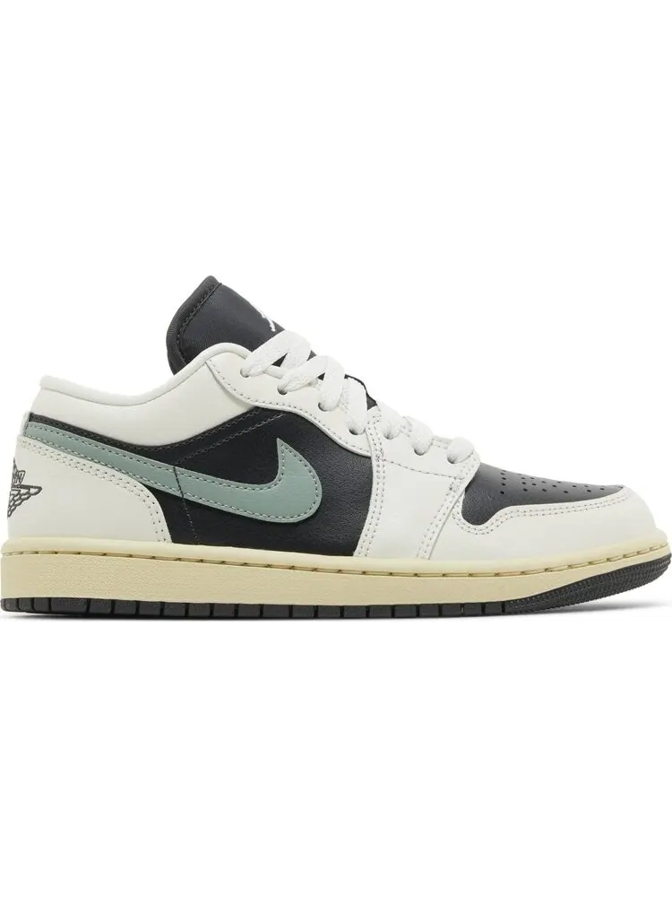 Кроссовки Wmns Air Jordan 1 Low 'Jade Smoke' — изображение 1 из 4, черный