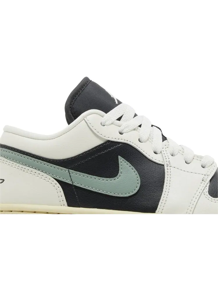 Кроссовки Wmns Air Jordan 1 Low 'Jade Smoke' — изображение 2 из 4, черный