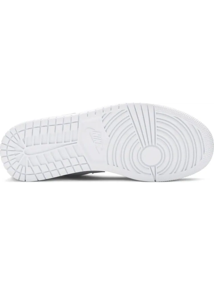 Кроссовки Wmns Air Jordan 1 Low Grey Fog — изображение 4 из 8, серый