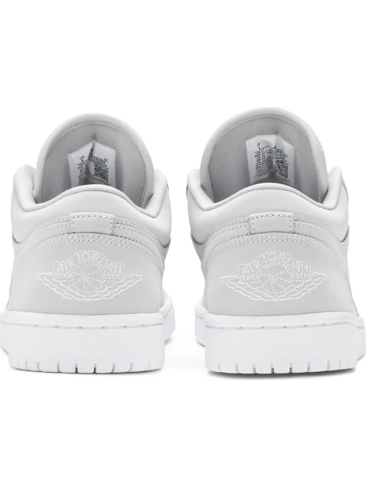 Кроссовки Wmns Air Jordan 1 Low Grey Fog — изображение 6 из 8, серый
