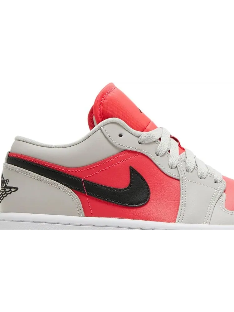 Кроссовки Wmns Air Jordan 1 Low Light Iron Ore Siren Red — изображение 2 из 8, красный