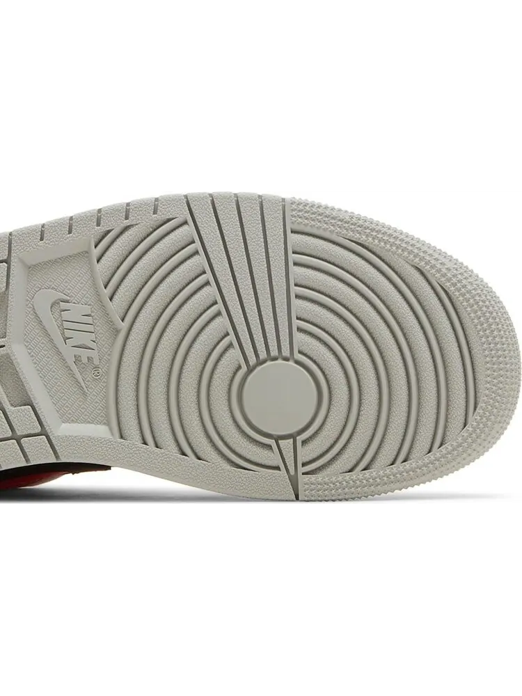 Кроссовки Wmns Air Jordan 1 Low Light Iron Ore Siren Red — изображение 5 из 8, красный
