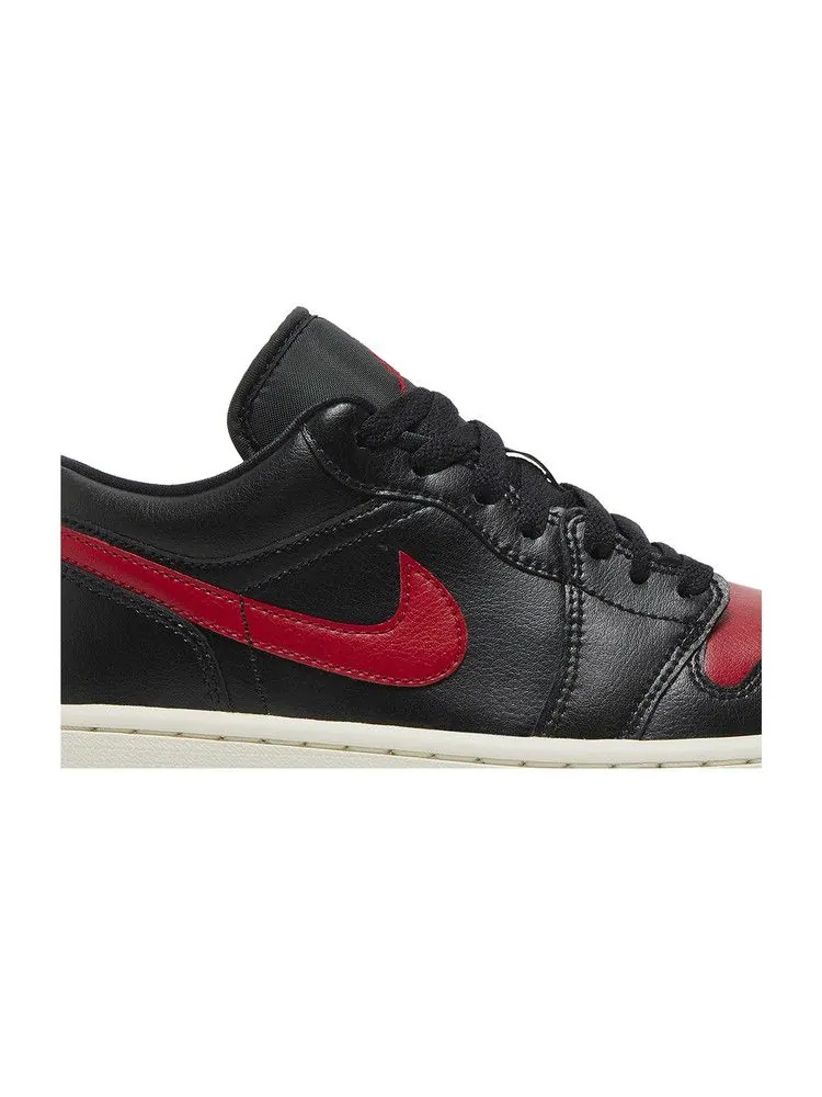 Кроссовки Air Jordan Wmns Air Jordan 1 Low 'Bred Sail' — изображение 3 из 9, черный/красный
