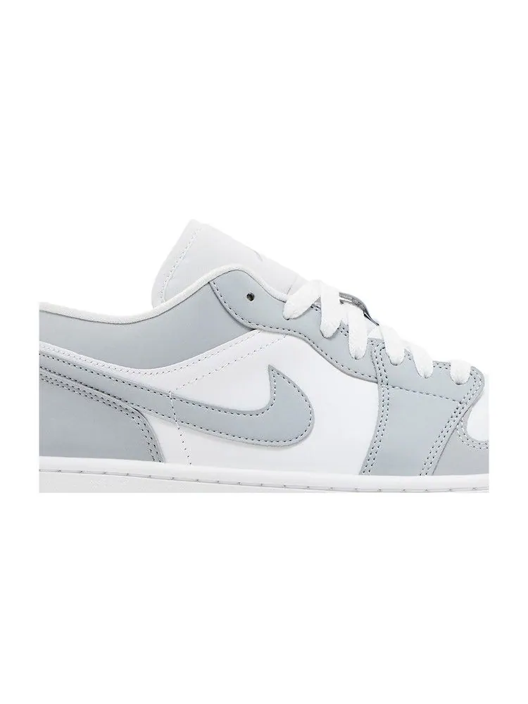 Кроссовки Air Jordan Wmns Air Jordan 1 Low 'White Wolf Grey' 2024 — изображение 3 из 9, белый/серый