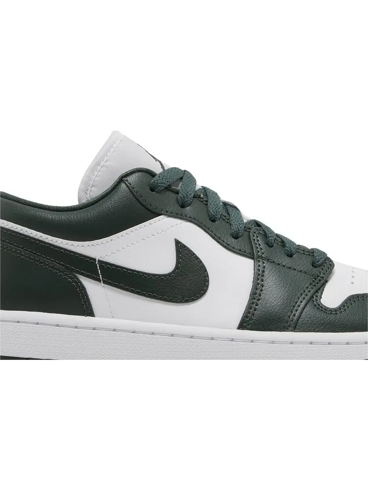 Кроссовки Wmns Air Jordan 1 Low 'Galactic Jade' — изображение 2 из 4, зеленый