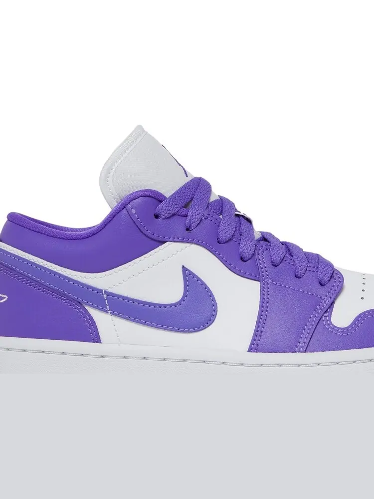 Кроссовки Wmns Air Jordan 1 Low Psychic Purple — изображение 2 из 8, фиолетовый