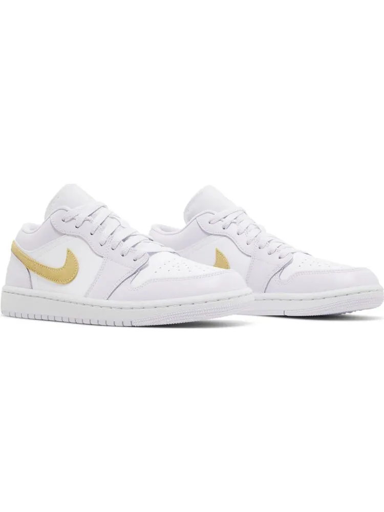 Кроссовки Wmns Air Jordan 1 Low 'Barely Grape' — изображение 2 из 7, фиолетовый