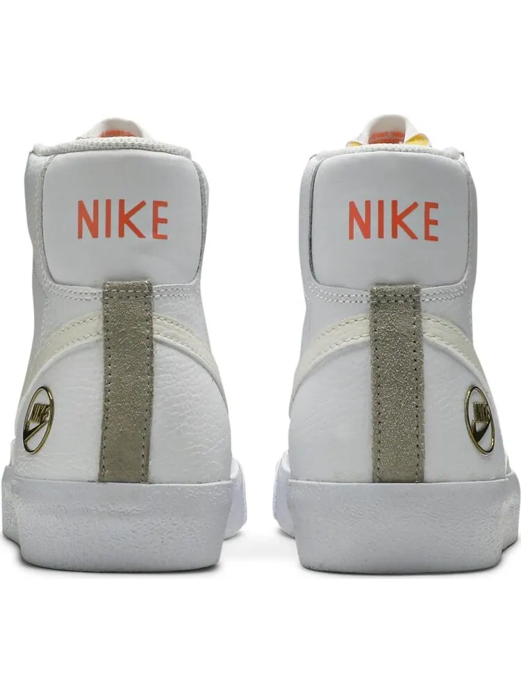 Кроссовки Nike Wmns Blazer Mid '77 Vintage 'Gold Emblem' — изображение 6 из 8, белый