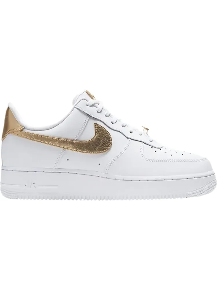 Кроссовки Nike Air Force 1 '07 LV8 'Gold Foil Swoosh' — изображение 1 из 1, белый