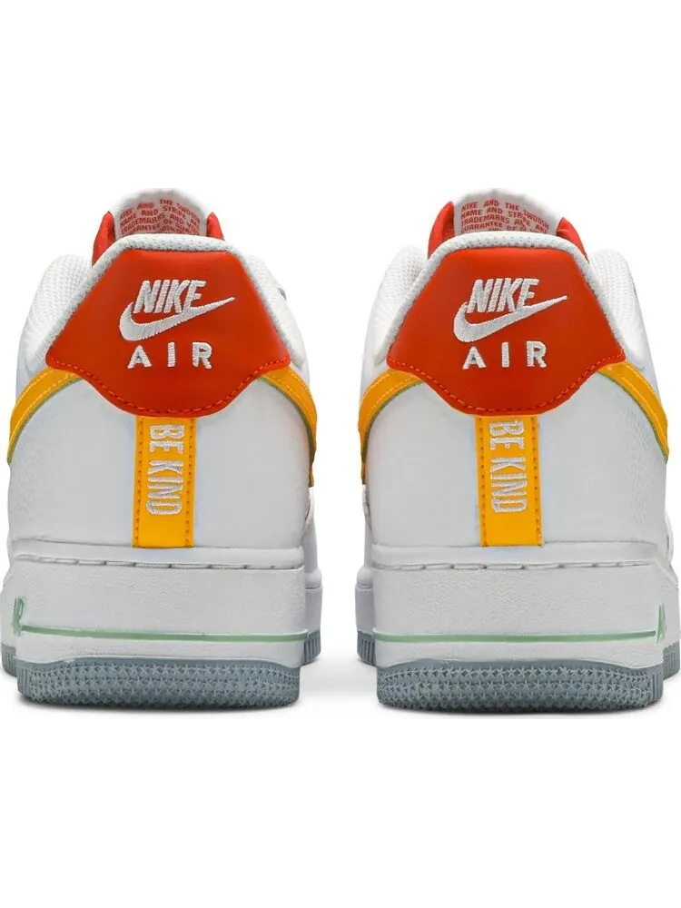 Кроссовки Nike Air Force 1 '07 LV8 'Be Kind' — изображение 6 из 8, белый