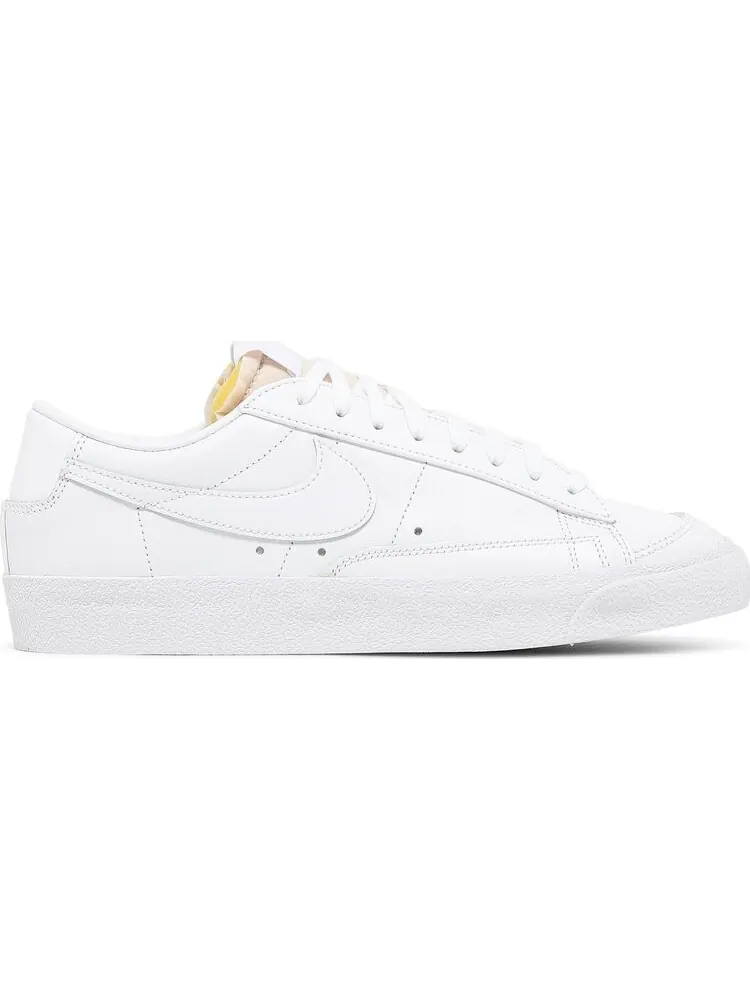 Кроссовки Nike Wmns Blazer Low '77 'Triple White' — изображение 1 из 8, белый
