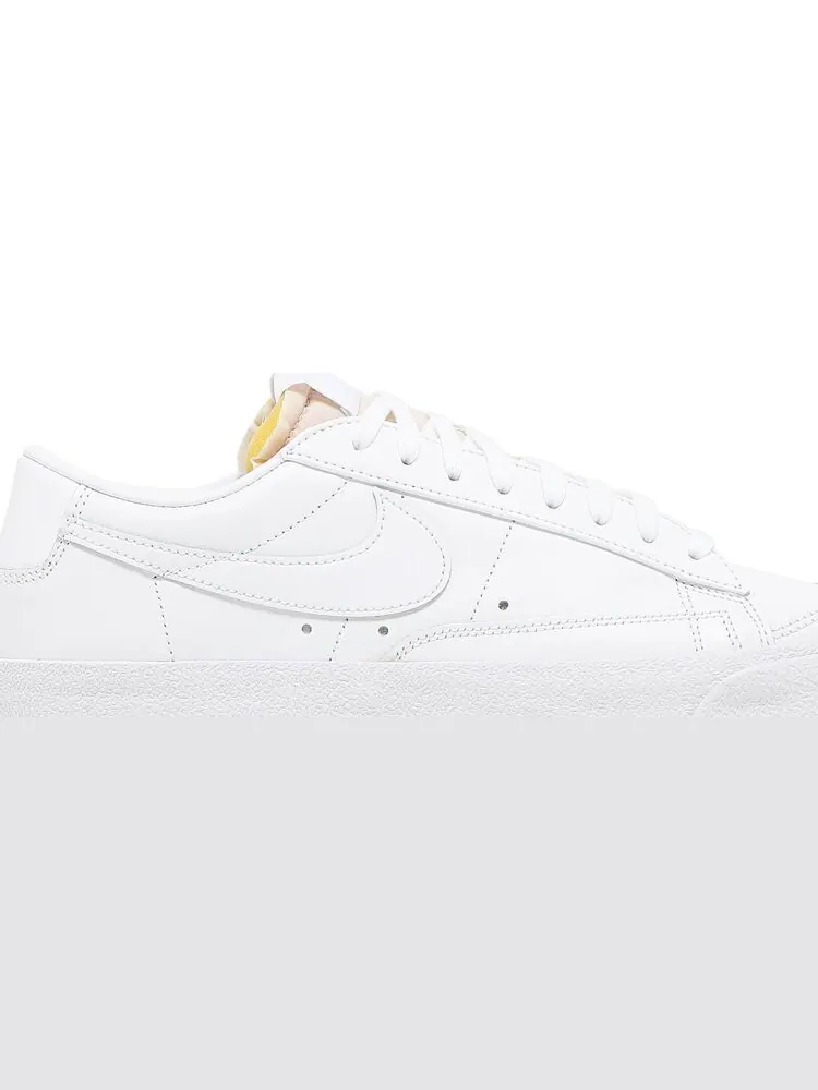Кроссовки Nike Wmns Blazer Low '77 'Triple White' — изображение 2 из 8, белый