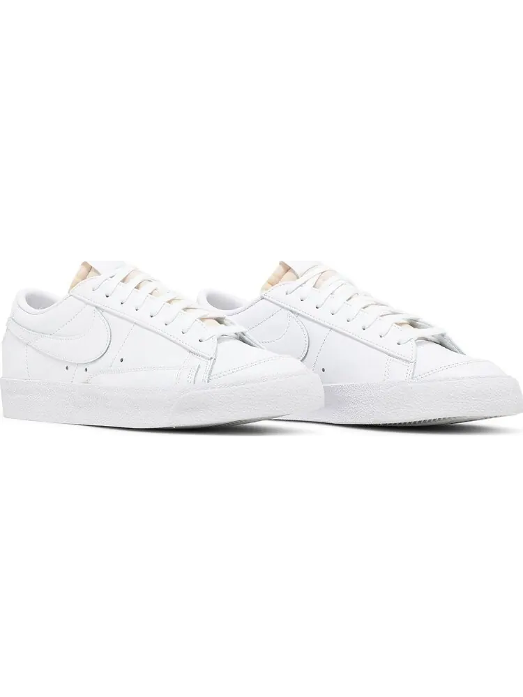 Кроссовки Nike Wmns Blazer Low '77 'Triple White' — изображение 8 из 8, белый