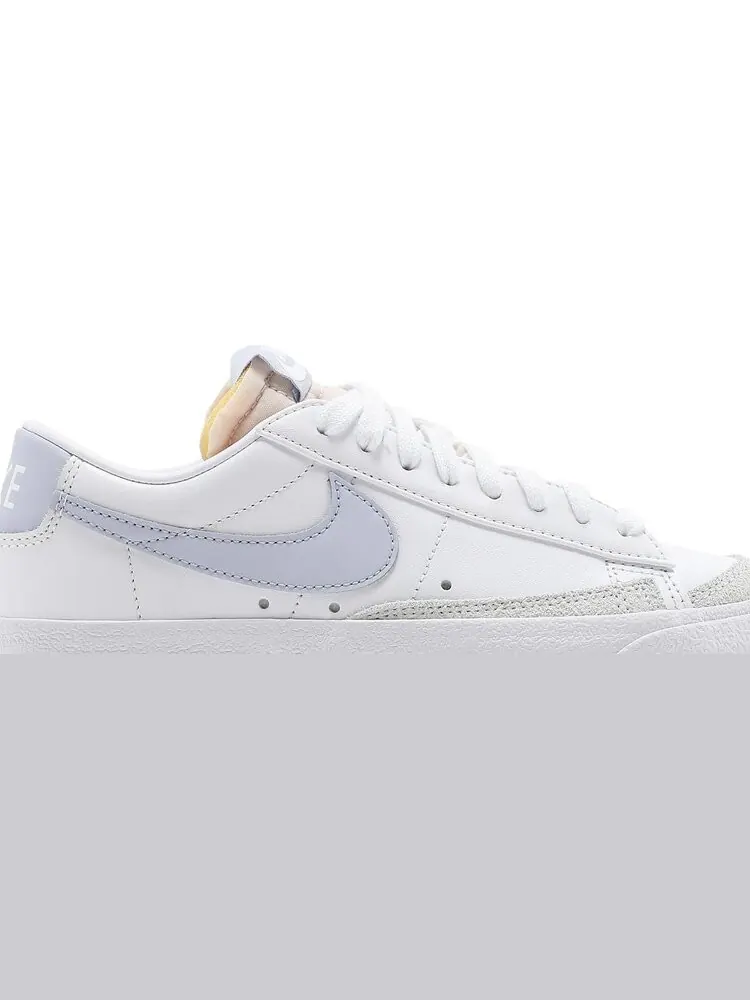 Кроссовки Nike Wmns Blazer Low '77 'White Ghost' — изображение 2 из 8, белый