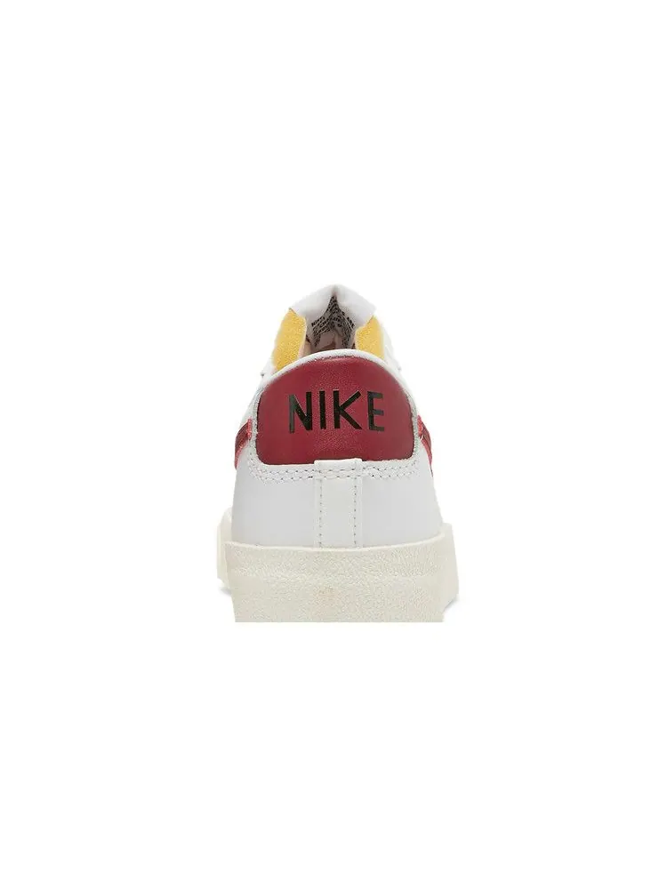 Кроссовки Nike Wmns Blazer Low '77 'White Team Red' — изображение 8 из 9, белый/белый//красный