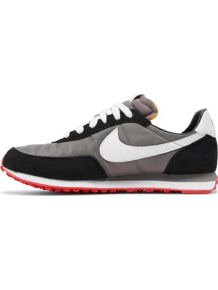 Кроссовки Nike Waffle Trainer 2 GS 'Flat Pewter Siren Red' — изображение 3 из 8, серый