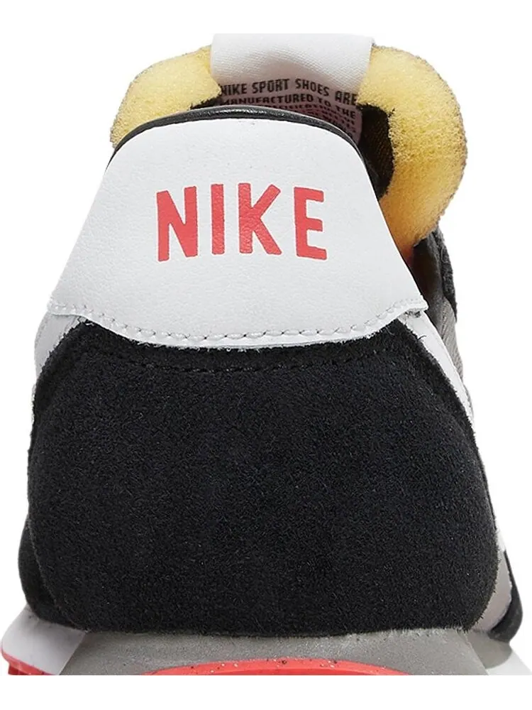Кроссовки Nike Waffle Trainer 2 GS 'Flat Pewter Siren Red' — изображение 7 из 8, серый