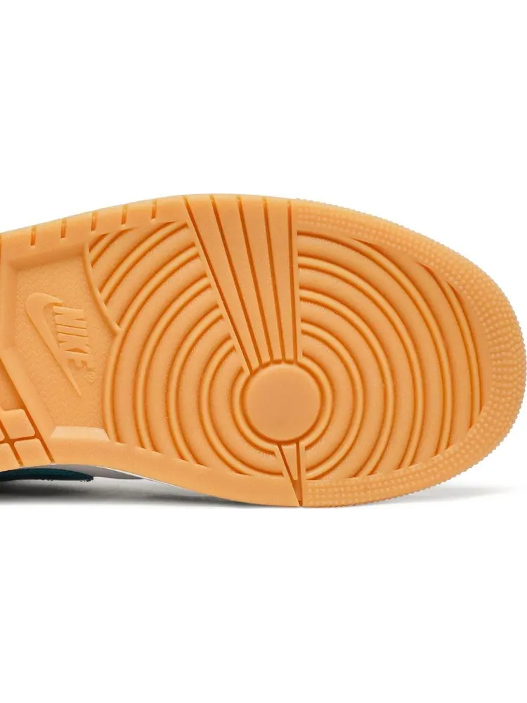 Кроссовки Air Jordan 1 Low Barcelona — изображение 5 из 8, белый