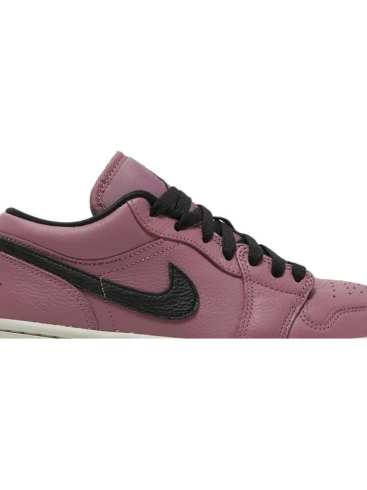 Кроссовки Wmns Air Jordan 1 Low SE Light Mulberry — изображение 2 из 8, фиолетовый