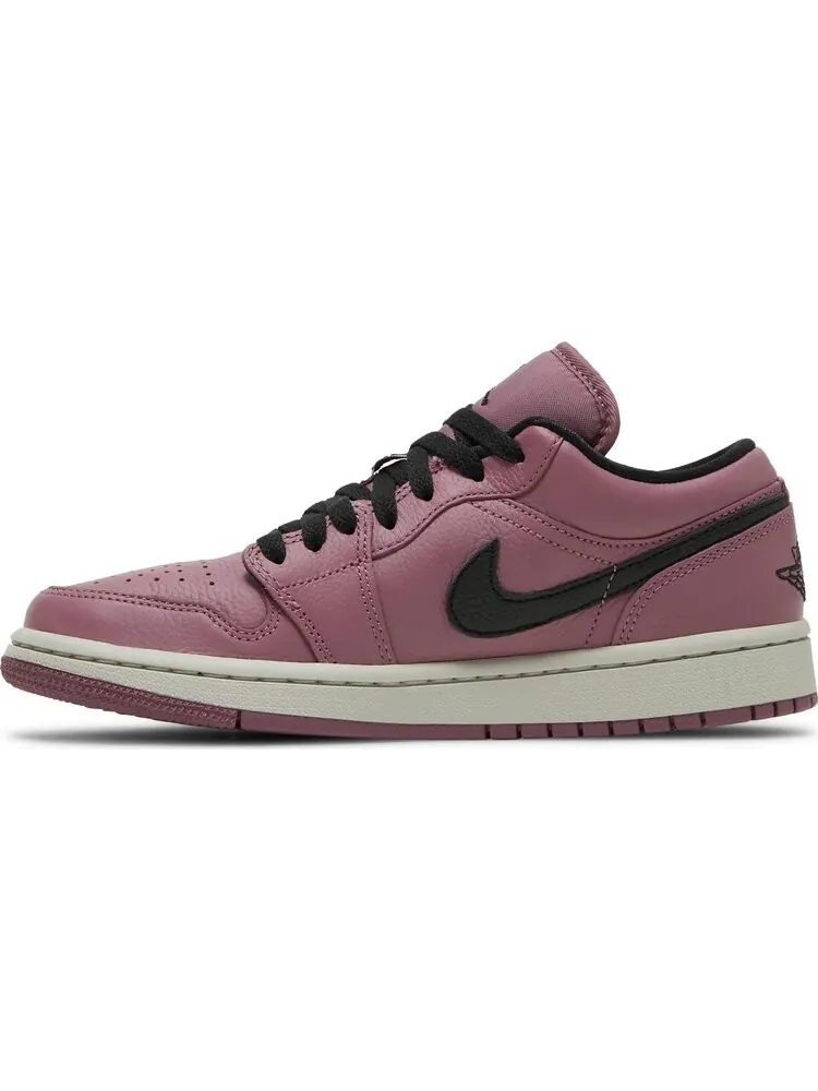 Кроссовки Wmns Air Jordan 1 Low SE Light Mulberry — изображение 3 из 8, фиолетовый