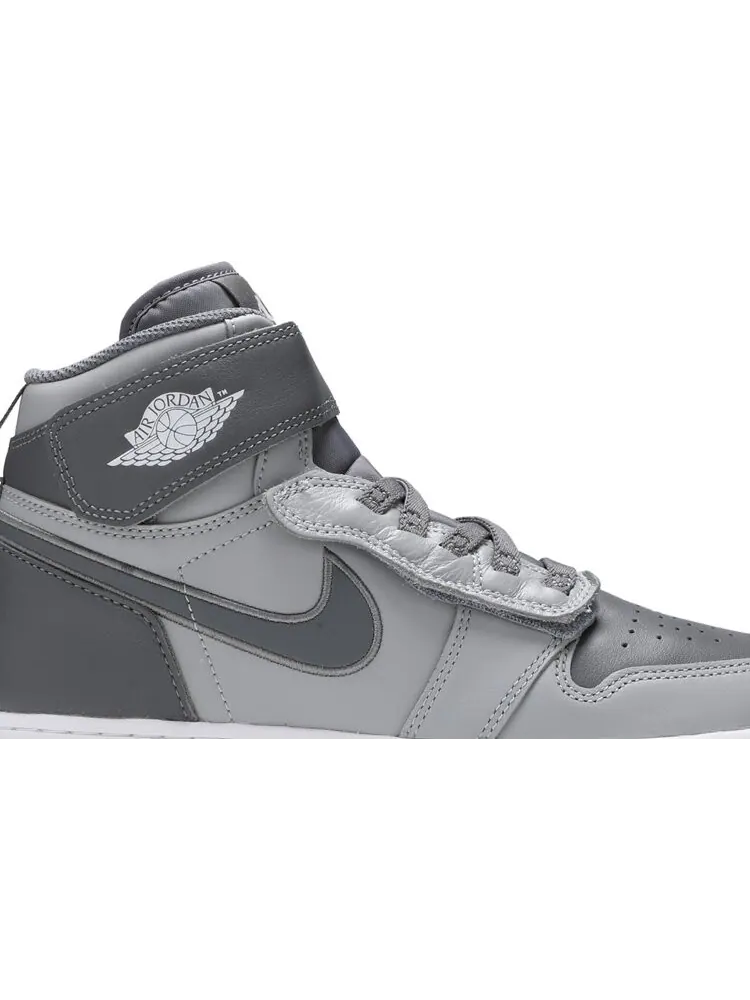 Кроссовки Air Jordan 1 High FlyEase GS Light Smoke Grey — изображение 2 из 8, серый