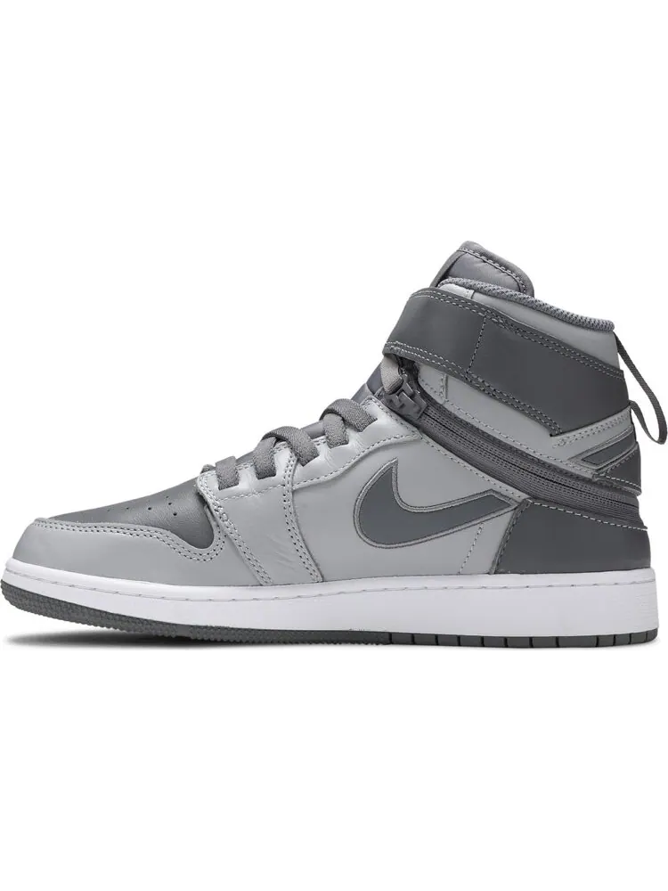 Кроссовки Air Jordan 1 High FlyEase GS Light Smoke Grey — изображение 3 из 8, серый