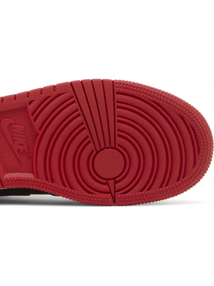 Кроссовки Air Jordan 1 High FlyEase GS Bred — изображение 5 из 8, красный
