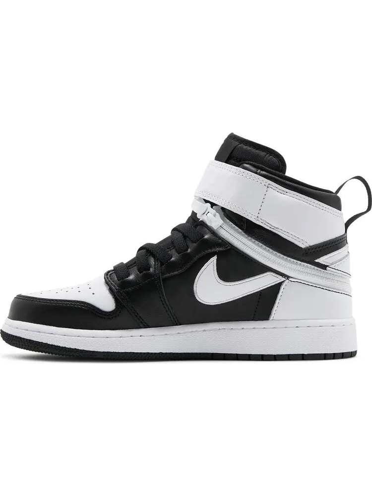 Кроссовки Air Jordan 1 High FlyEase GS Black White — изображение 3 из 8, черный