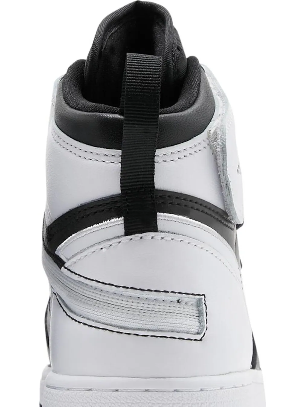 Кроссовки Air Jordan 1 High FlyEase GS Black White — изображение 7 из 8, черный