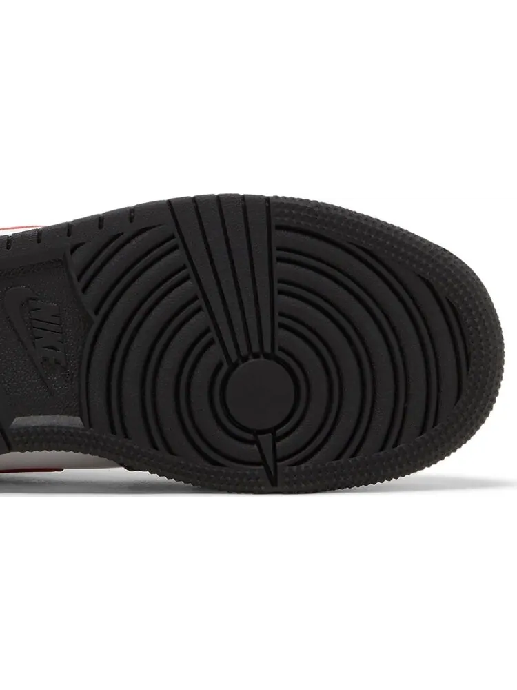 Кроссовки Air Jordan 1 High FlyEase GS Bred Toe — изображение 5 из 8, красный