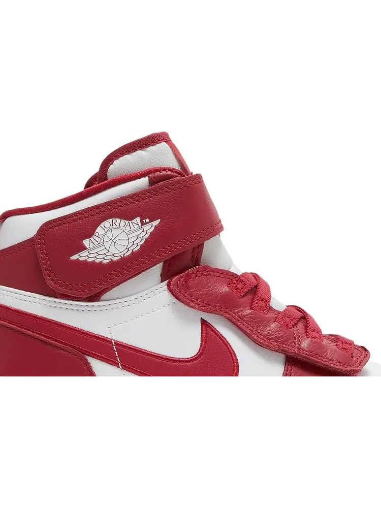 Кроссовки Air Jordan 1 High FlyEase GS Cardinal Red — изображение 2 из 8, красный