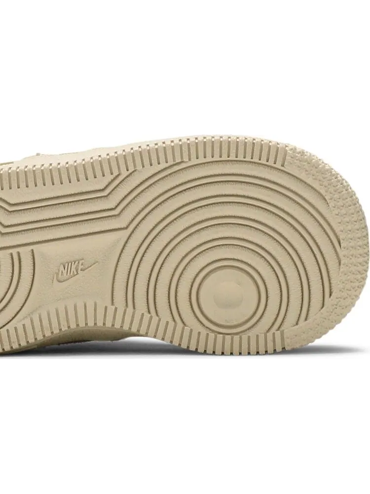 Кроссовки Nike Stussy x Air Force 1 Low TD 'Fossil' — изображение 5 из 8, загар