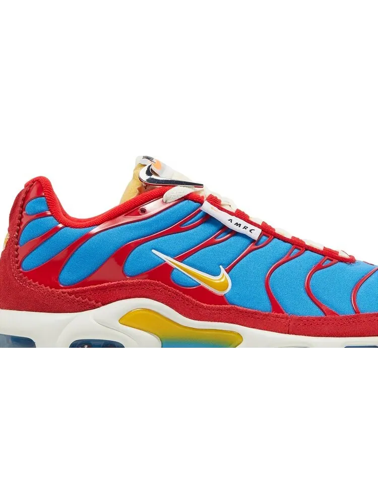 Кроссовки Nike Air Max Plus SE 'Running Club - University Red Light Photo Blue' — изображение 2 из 8, красный