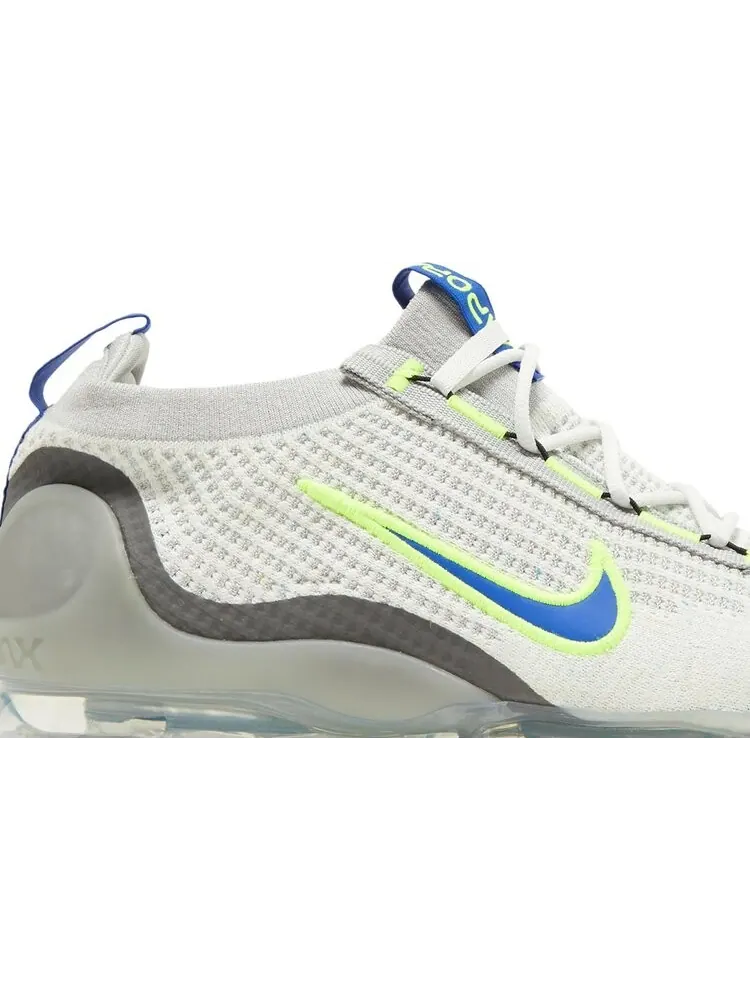 Кроссовки Nike Air Vapormax 2021 Flyknit 'White Volt Hyper Royal' — изображение 2 из 8, белый