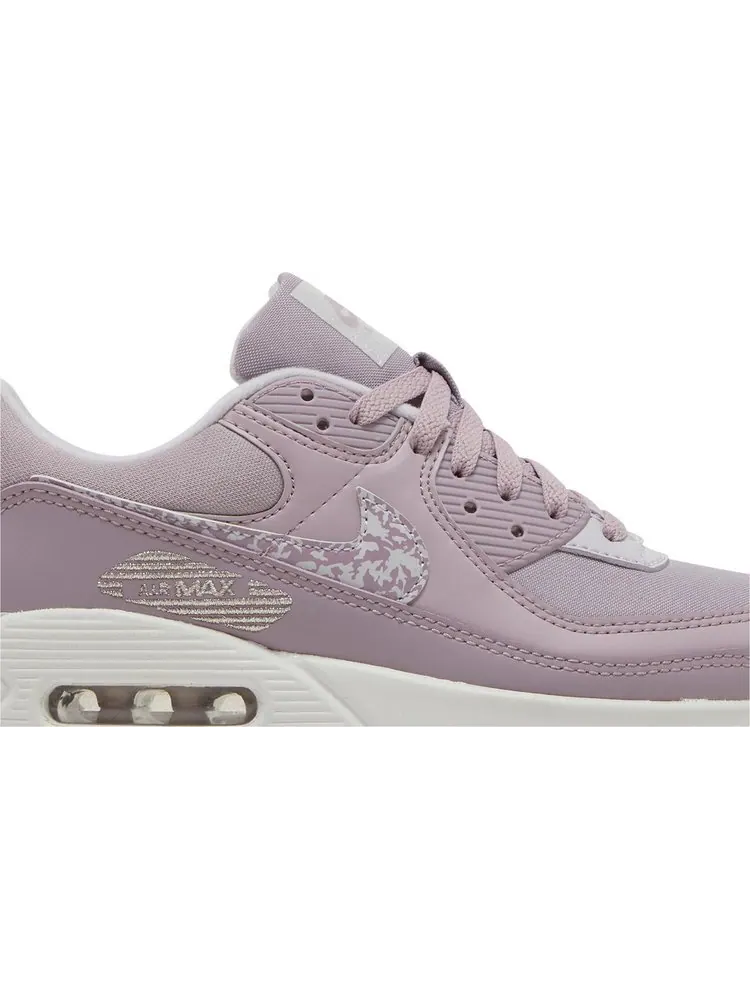 Кроссовки Nike Wmns Air Max 90 'Plum Fog Camo' — изображение 2 из 8, фиолетовый
