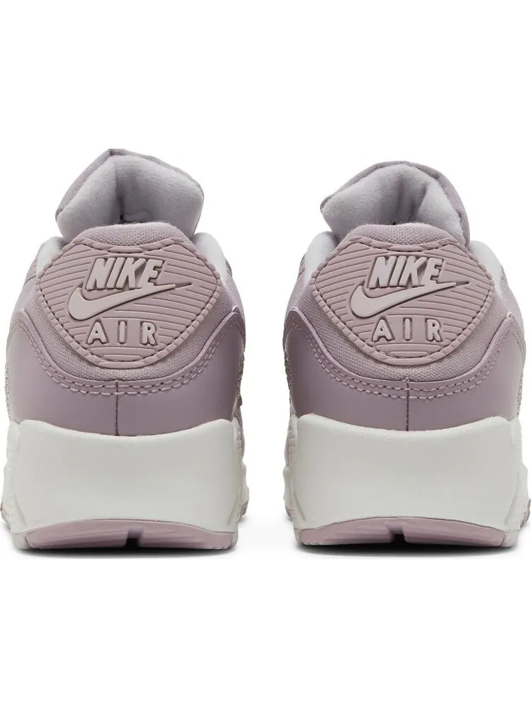 Кроссовки Nike Wmns Air Max 90 'Plum Fog Camo' — изображение 6 из 8, фиолетовый