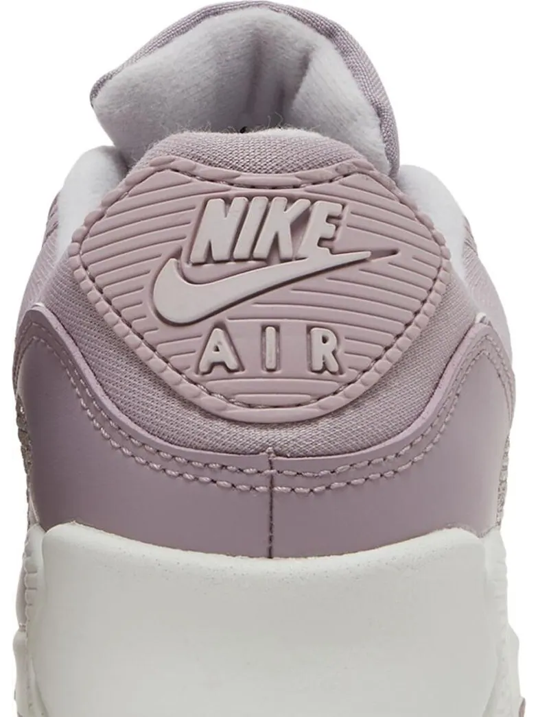Кроссовки Nike Wmns Air Max 90 'Plum Fog Camo' — изображение 7 из 8, фиолетовый