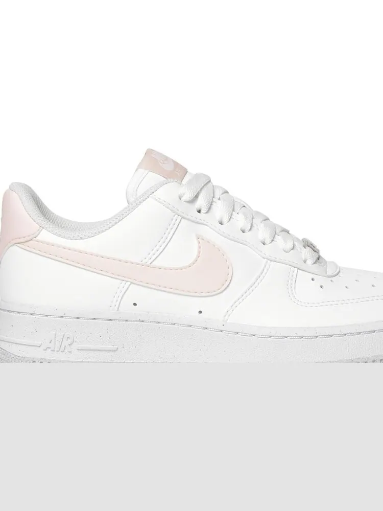 Кроссовки Nike Wmns Air Force 1 Next Nature 'White Pale Coral' — изображение 2 из 8, белый