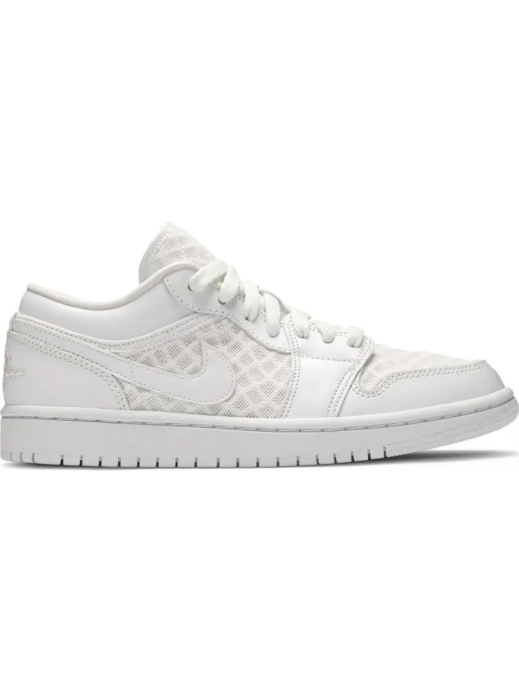 Кроссовки Wmns Air Jordan 1 Low Breathe Triple White — изображение 1 из 8, белый
