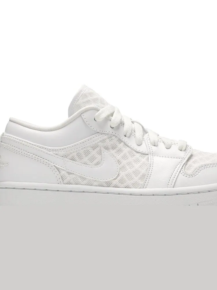 Кроссовки Wmns Air Jordan 1 Low Breathe Triple White — изображение 2 из 8, белый