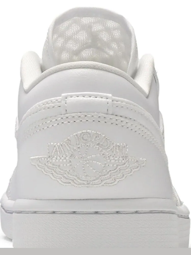 Кроссовки Wmns Air Jordan 1 Low Breathe Triple White — изображение 7 из 8, белый