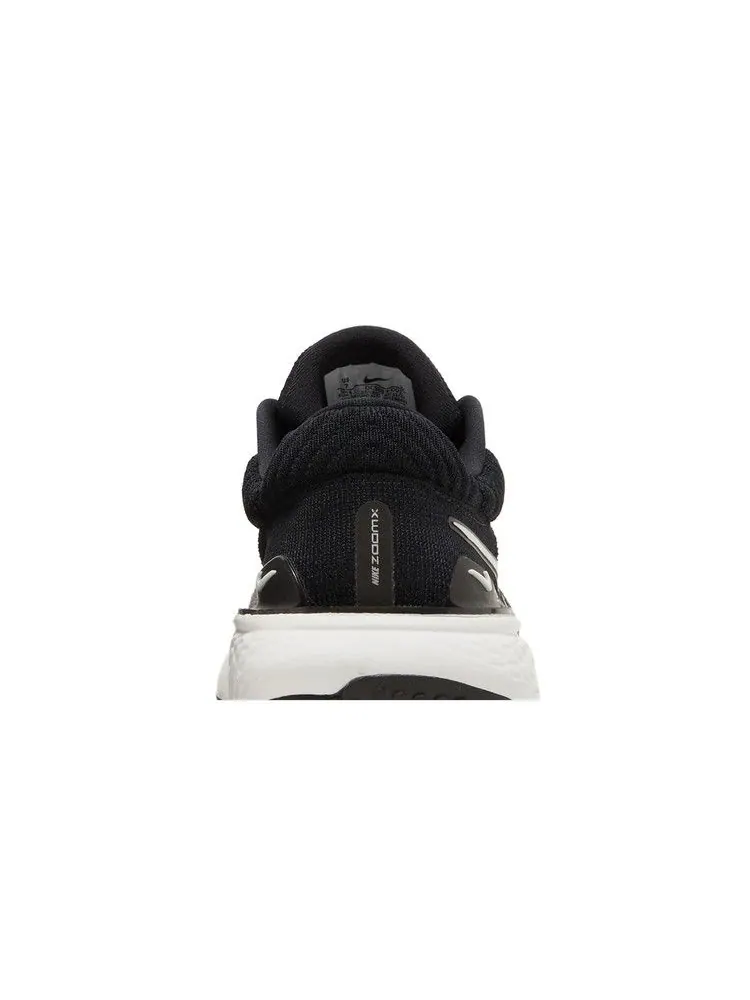 Кроссовки Nike Wmns ZoomX Invincible Run Flyknit 2 'Black White' — изображение 8 из 9, черный/белый
