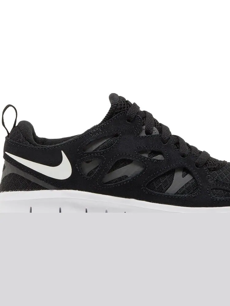 Кроссовки Nike Free Run 2 GS 'Black White' — изображение 2 из 8, черный