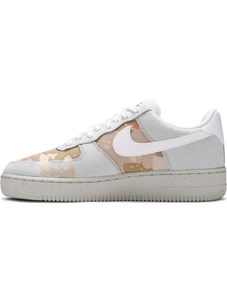 Кроссовки Nike Air Force 1 '07 LX 'Embroidered Desert Camo' — изображение 3 из 8, белый