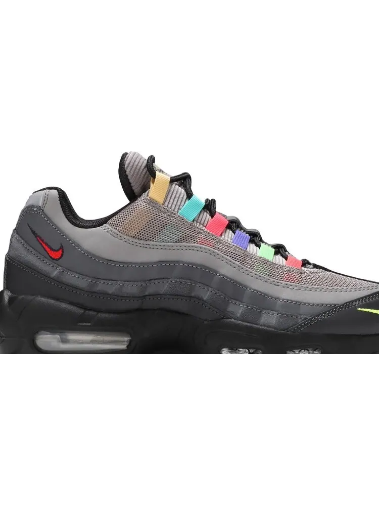 Кроссовки Nike Wmns Air Max 95 SE 'Evolution of Icons' — изображение 2 из 8, серый