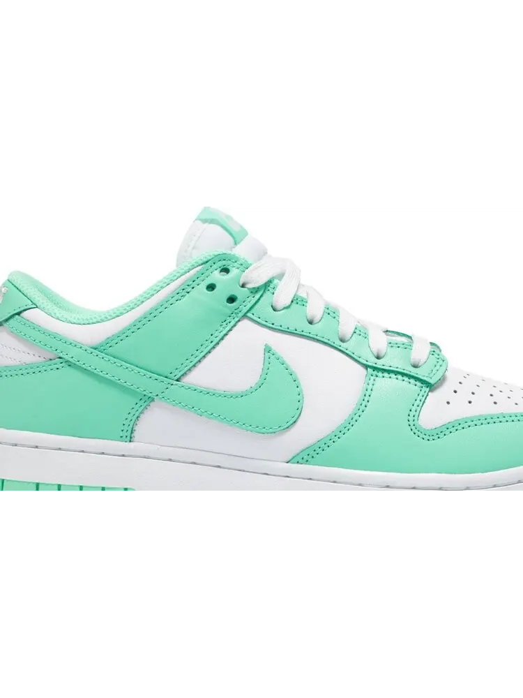 Кроссовки Nike Wmns Dunk Low 'Green Glow' — изображение 2 из 10, зеленый