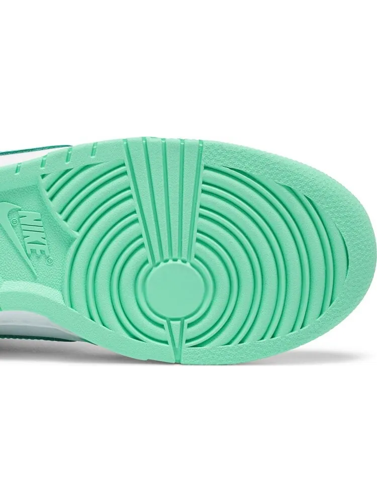 Кроссовки Nike Wmns Dunk Low 'Green Glow' — изображение 5 из 10, зеленый