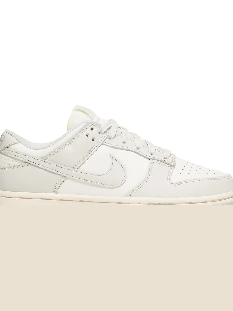 Кроссовки Nike Wmns Dunk Low 'Light Bone' — изображение 2 из 10, бежевый